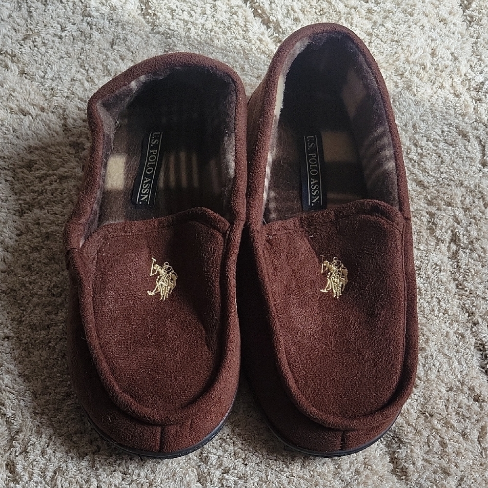 U.S. Polo Assn. Brown Slippers with Gold Logo